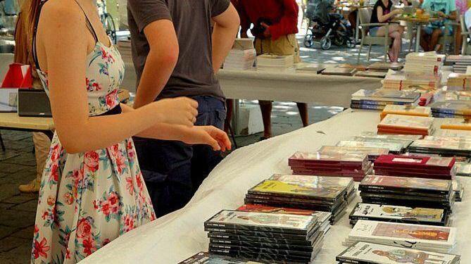 books and comic strips in #Uzes by @bfblogger2013