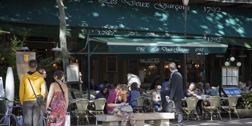 Les Deux Garcons café on the Cours Mirabeau at Aix-en Provence #AixenProvence #PaulShawcross