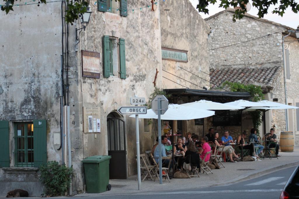 Eygalieres Cafe de la Place #Eygalieres #Provence @PerfProvence