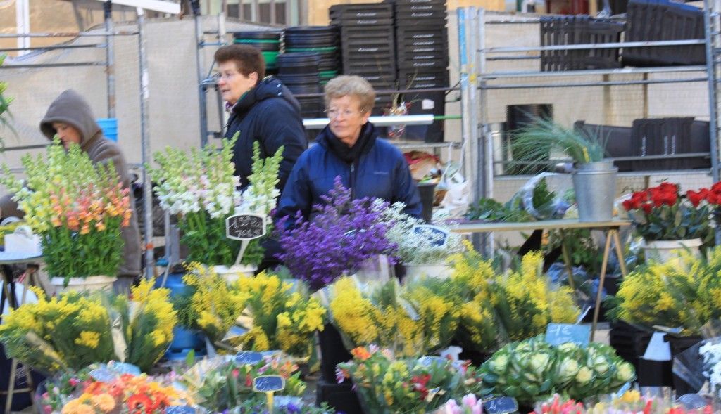 Flower market Hotel de Ville Aix-en-Provence #AixenProvence @PerfectlyProvence