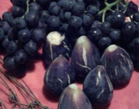Black figs and Grapes Noire de Caromb Fresh Figs Dessert @hildast