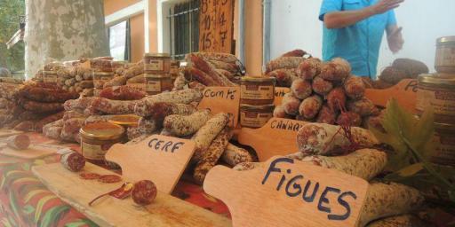 Moustiers-Ste-Marie Market #Provence @FranceenVelo