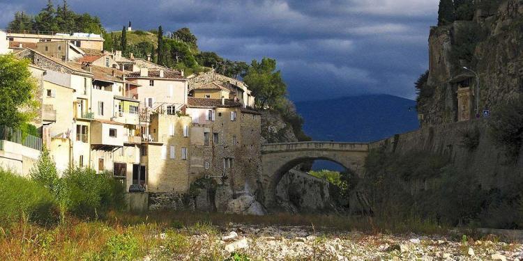 Vaison Pont Vaison-la-Romaine #Vaison #Provence @vaisonsharon