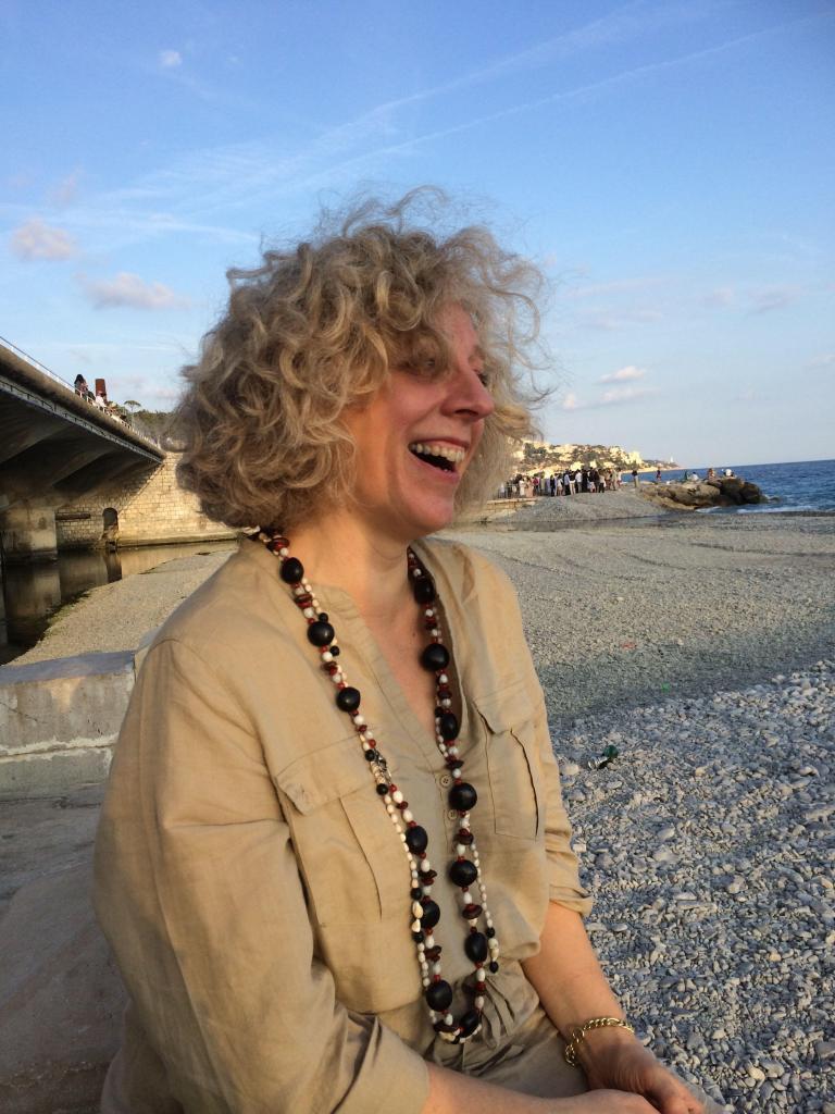 Elizabeth Gabay MW @LizGabayMW on the beach