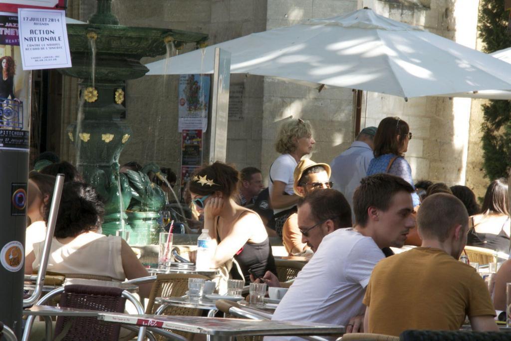 #Avignon cafe #Provence @PerfProvence