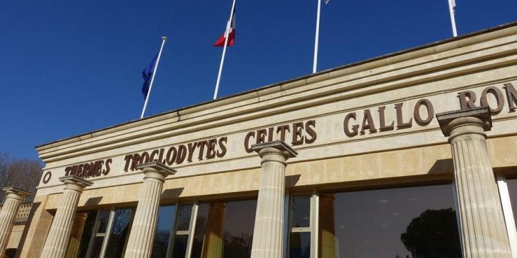 Roman Baths at Greoux-les-Bains @unxplorer #Provence