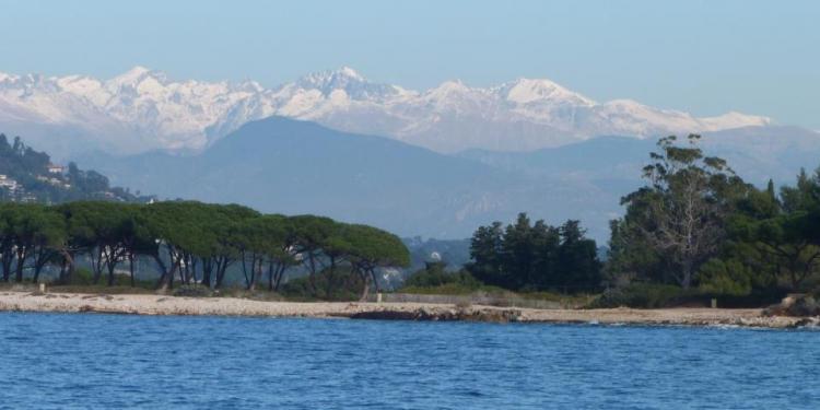 Alps meet Mediterranean #Provence via @FibiTee