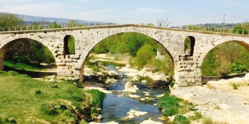 Pont Julien Roman Bridge Provence @ProvenceTayls