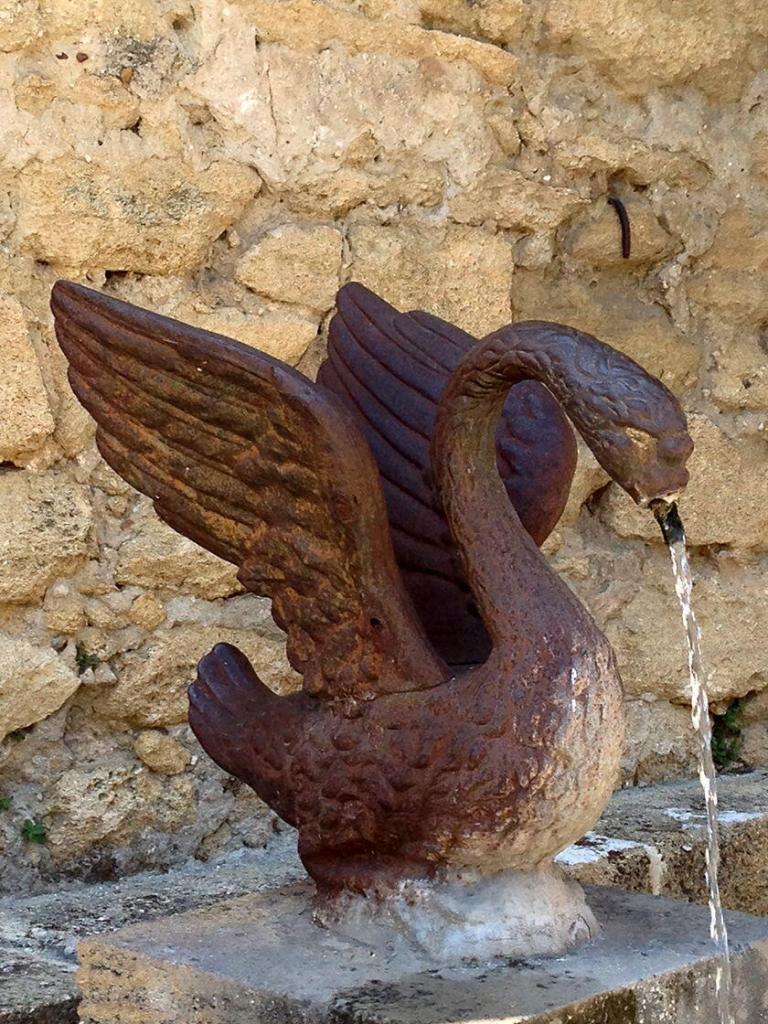 Lauris fountain #Lauris #Provence