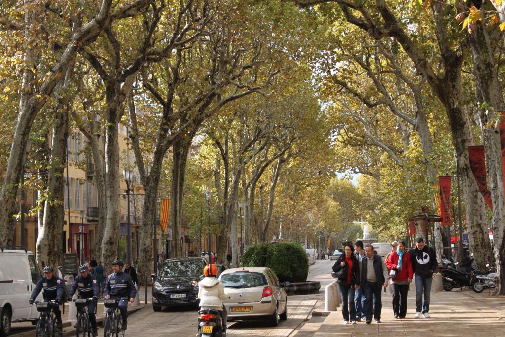 Cours Mirabeau #AixenProvence @PerfProvence