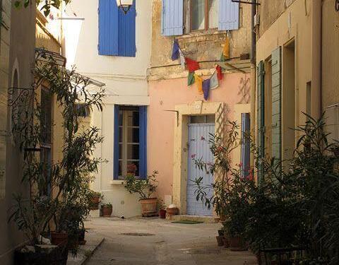 Touring Lost in Arles Colours of Arles #Arles Heather Robinson @LostinArles @HeatherRobinson