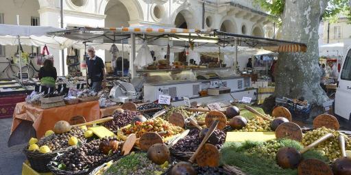 Market in #StRemydeProvence @CuriousProvence