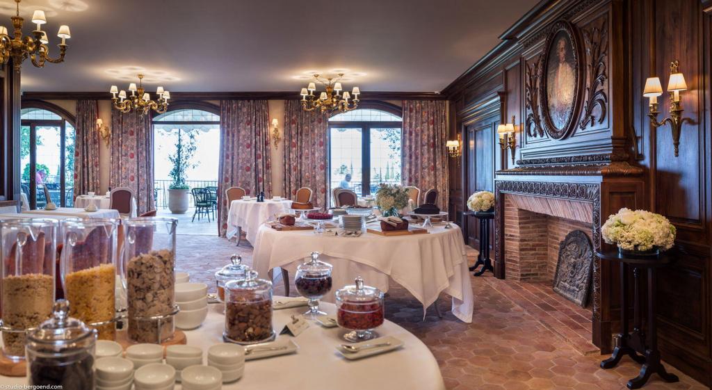 Dining at la Bastide de Gordes #Gordes #Hotel