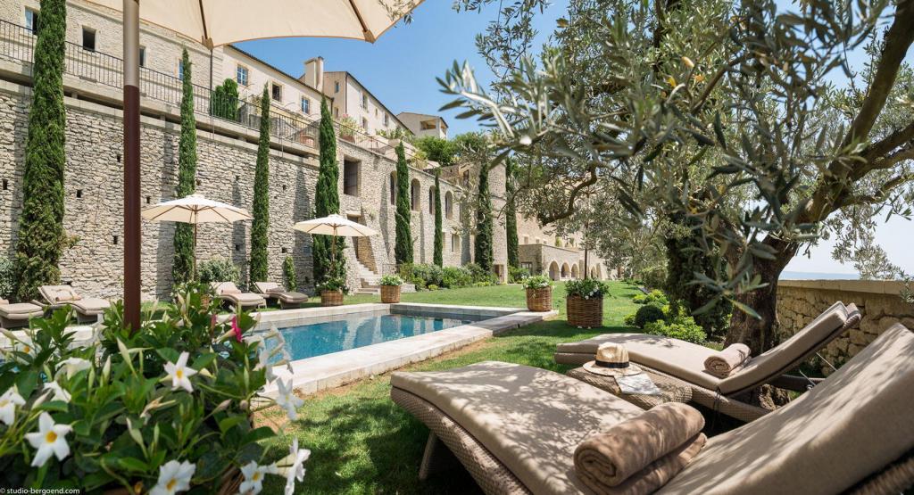 Pools at la Bastide de Gordes #Gordes