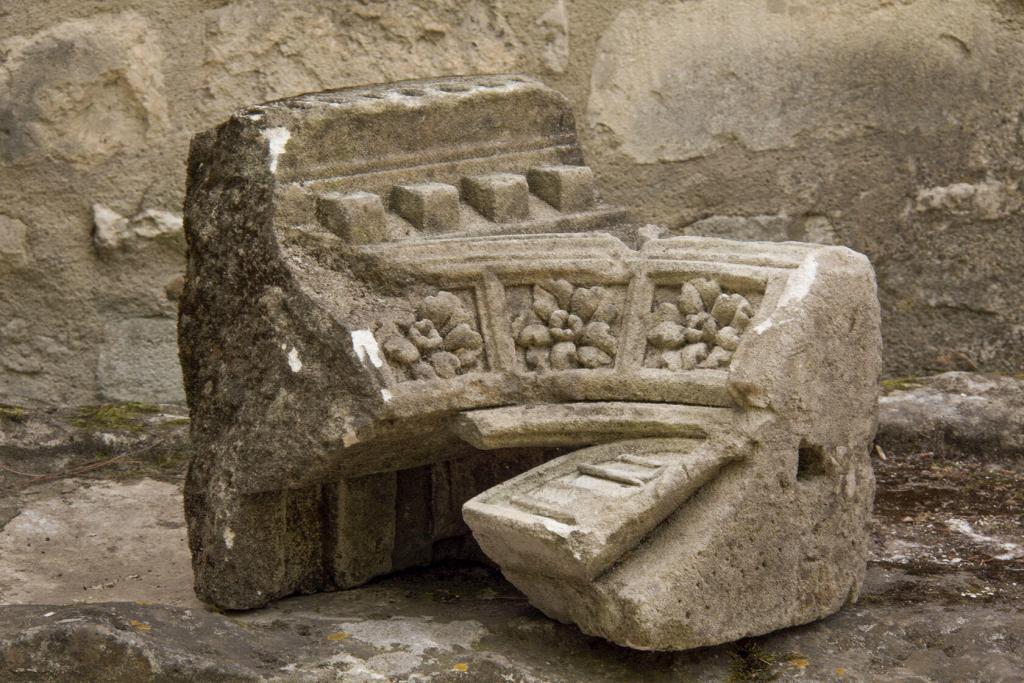 Alyscamps necropolis Sarcophages Provence Arles