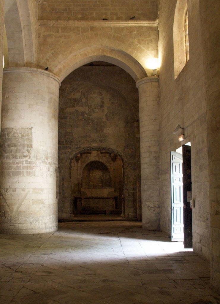 Alyscamps necropolis Sarcophages Provence Arles