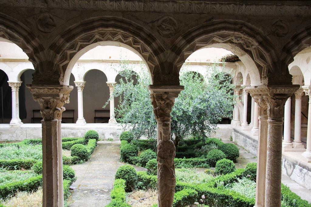 Cathedral Cloisters #AixenProvence #Provence @PerfProvence