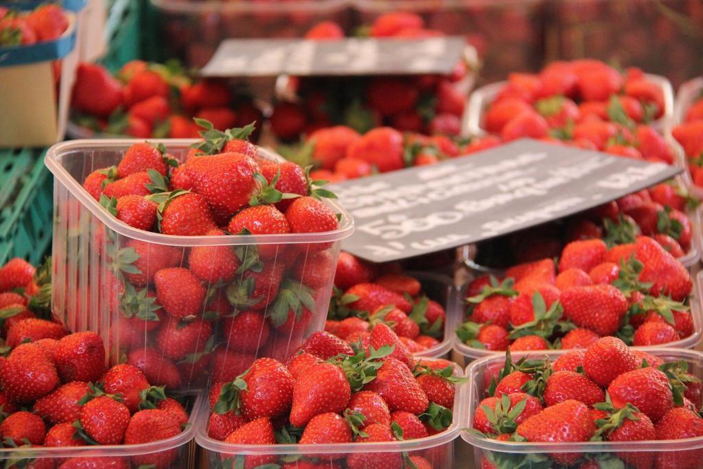 Market Strawberries #Provence @PerfProvence