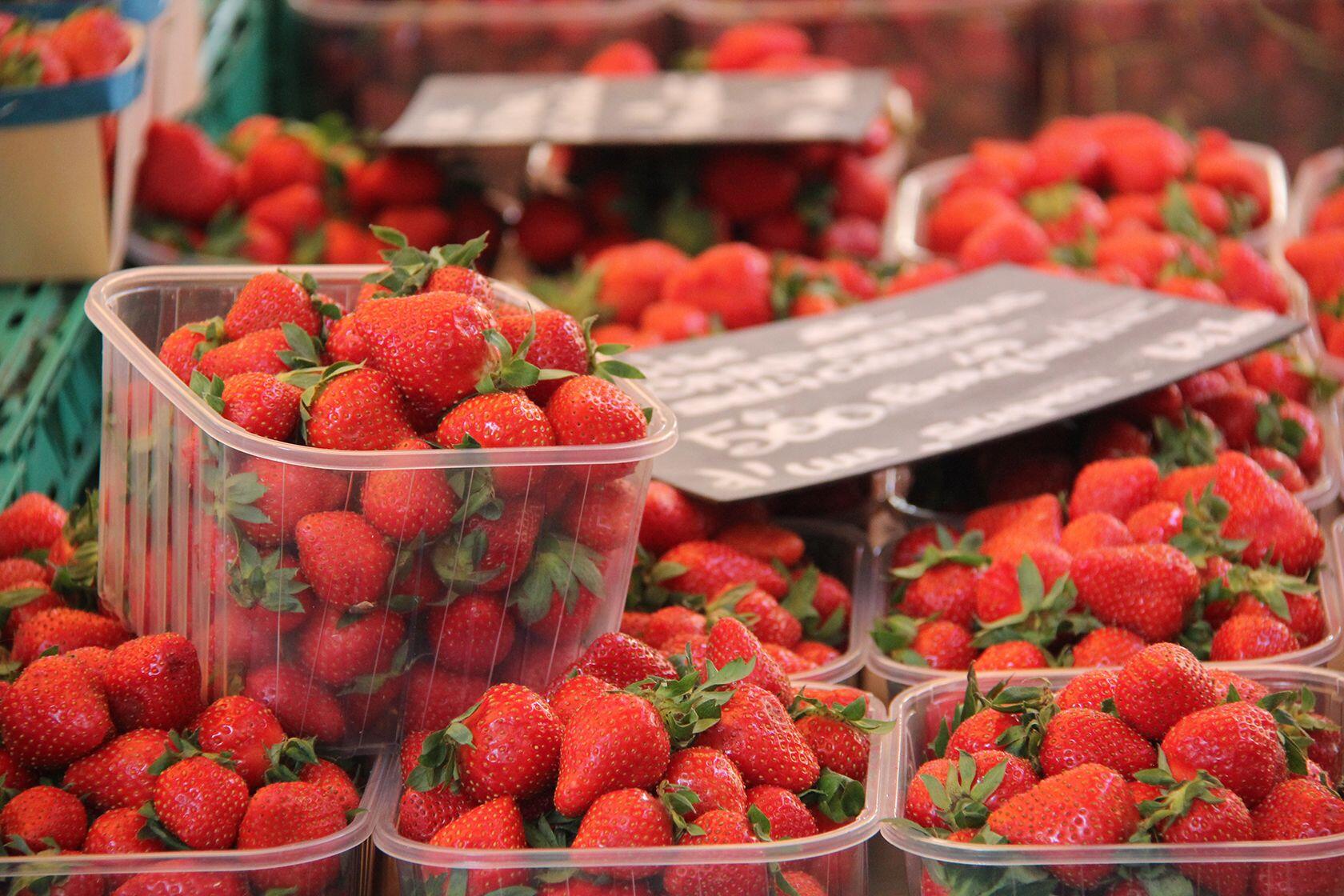 Market Strawberries Provence @PerfProvence