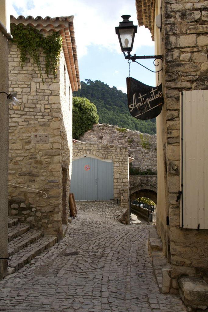 Seguret Village Views #Vaucluse @PerfProvence