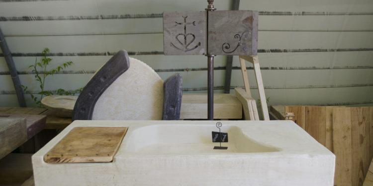 Stone Sink #Renovation #Provence @CuriousProvence