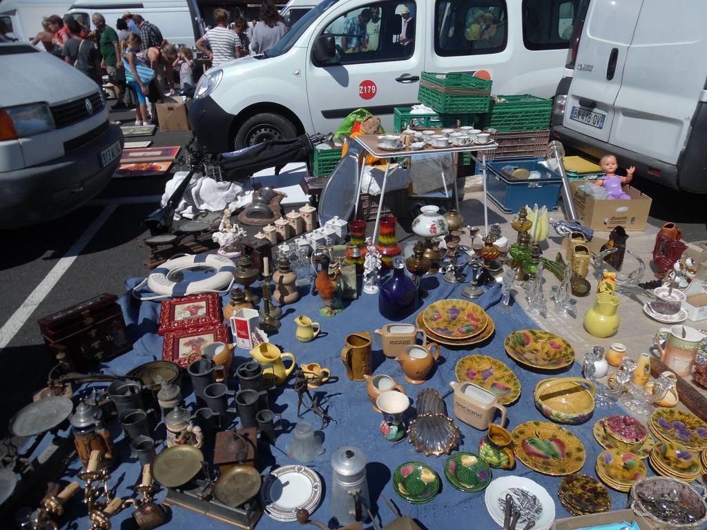 Marche Gare #Carpentras #Markets #Brocante @HildaSt