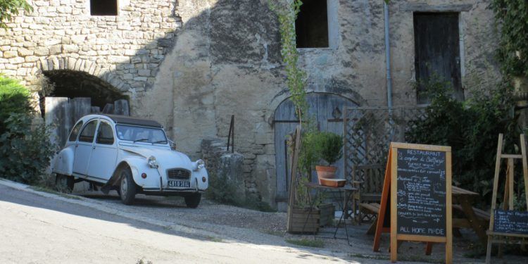 Saignon #Luberon @CobblestonesandVineyards