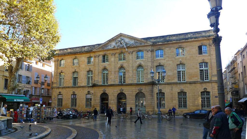 La Poste #AixenProvence #LaPoste #France @PerfProvence