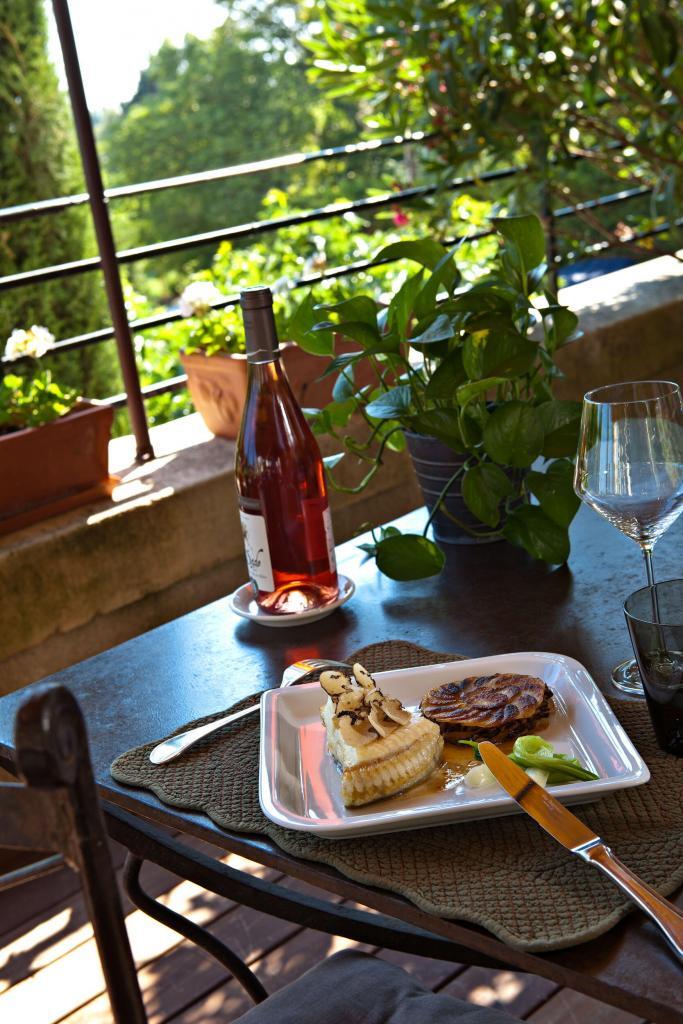 plat terrasse Chateau de Mazan @GrapeEscapes