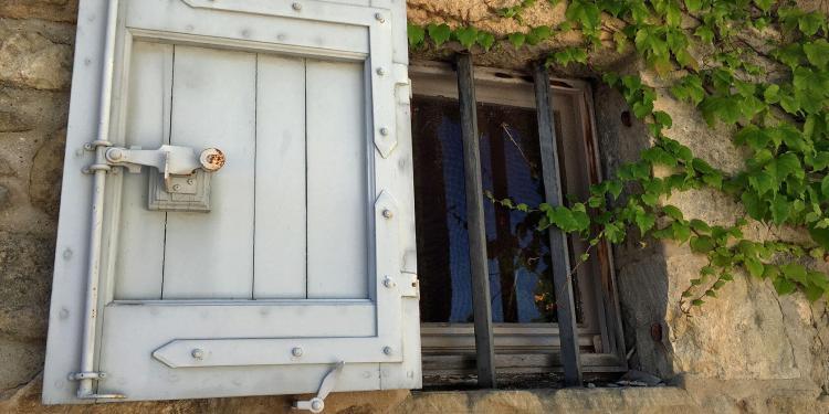 Luberon windows #Luberon #ExploreProvence @PerfProvence