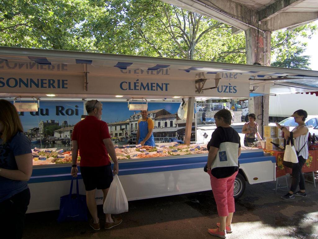 Saint Quentin la Poterie #market @PerfProvence