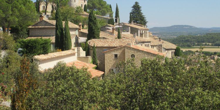 Joucas views #Luberon #ExploreProvence @Cobblestonesand Vineyards