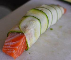 salmon wrapped in zucchini @Cocoandlavender