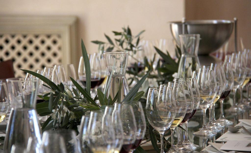 Elegant dining #TastesofProvence @PerfProvence