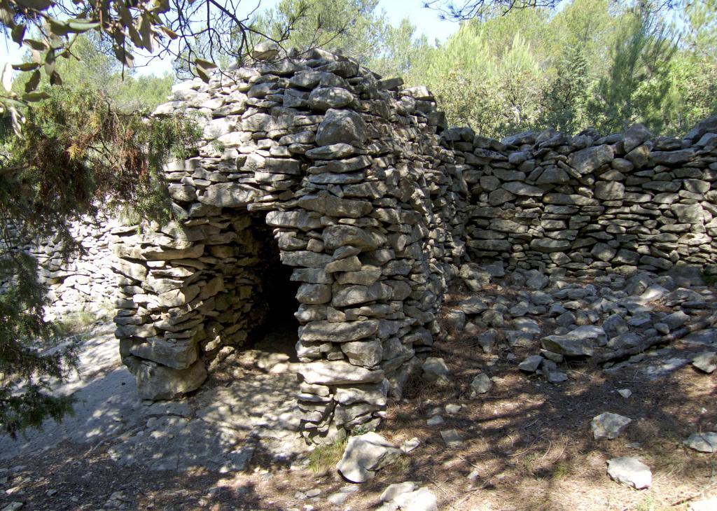 Mur de la Peste #Luberon #ExploreProvence @PerfProvence