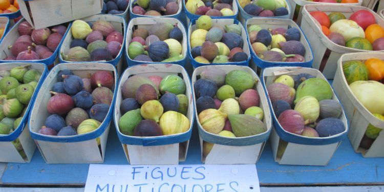 Encounters at a French Market @CobblestonesandVineyards