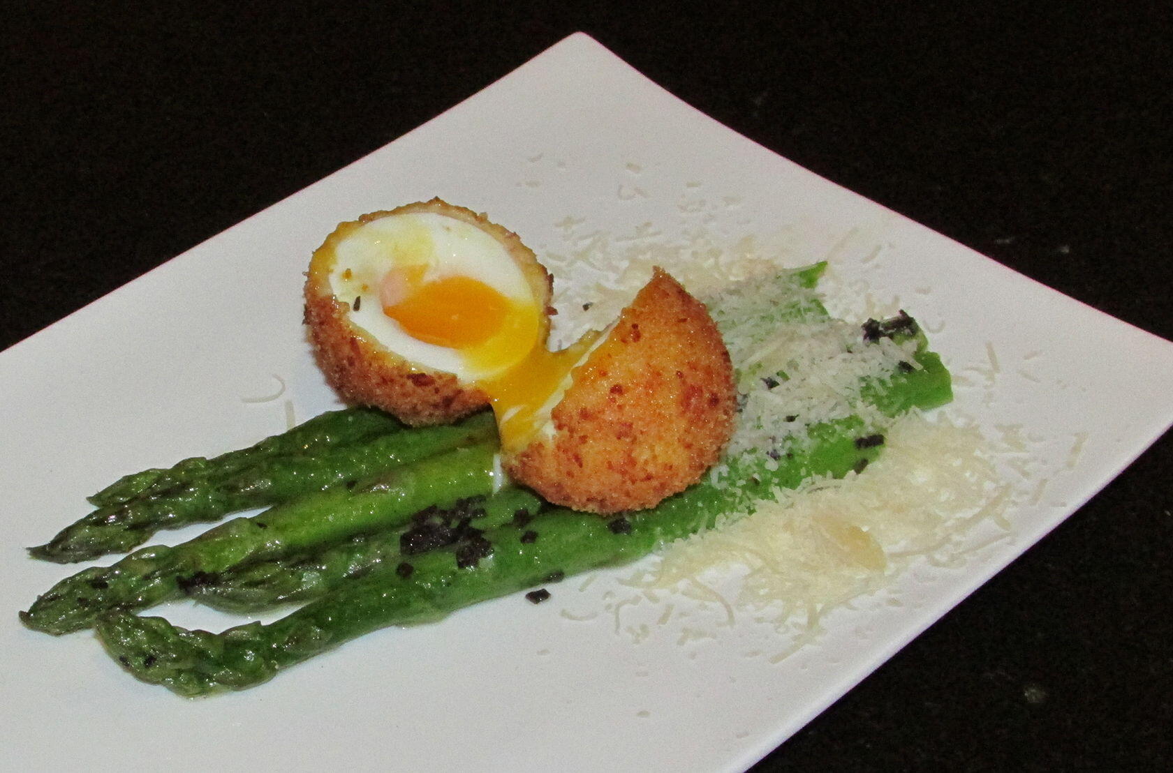 Asparagus with Deep Fried Egg @Masdaugustine