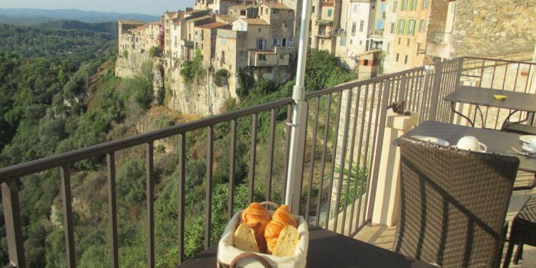 Histoires de Bastide a Bed and Breakfast With a View