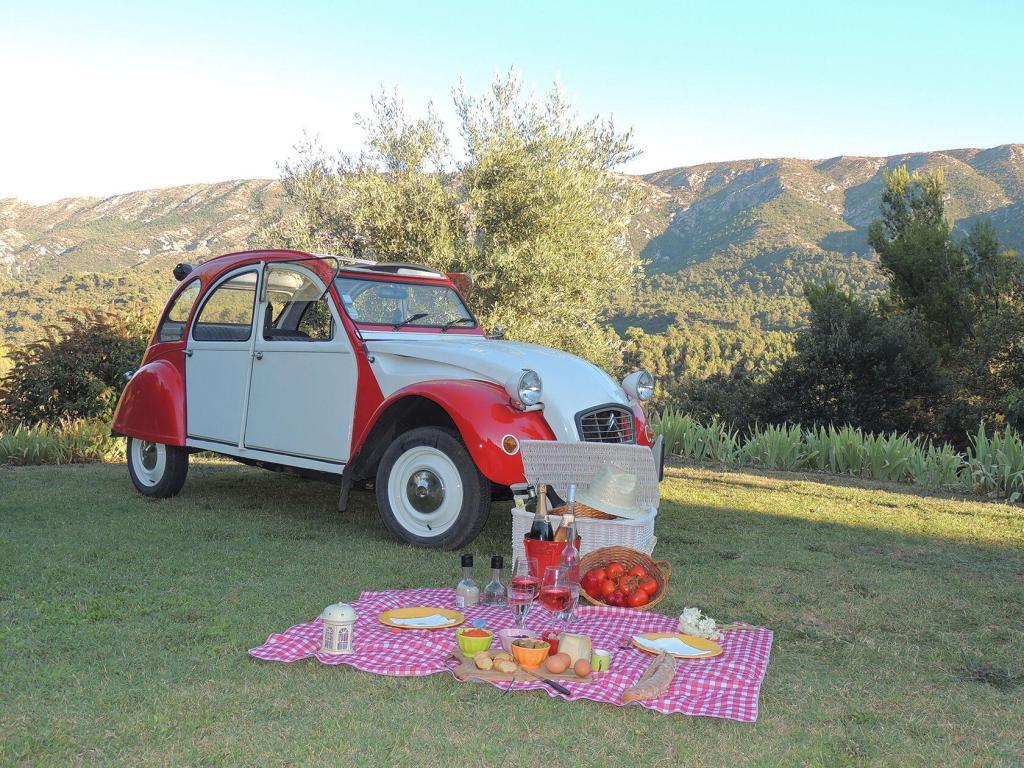Aix en Provence 2CV Experience picnic