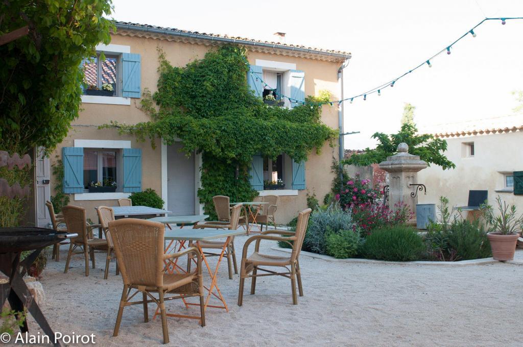 Le Domaine Saint Jean courtyard view