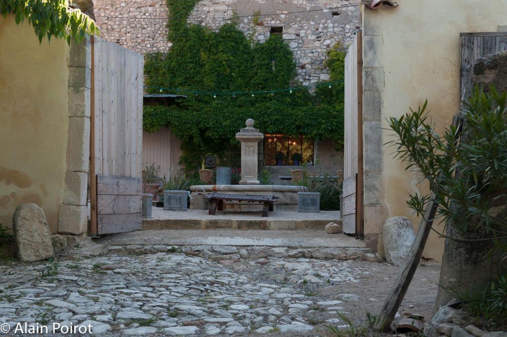 Le Domaine Saint Jean courtyard views