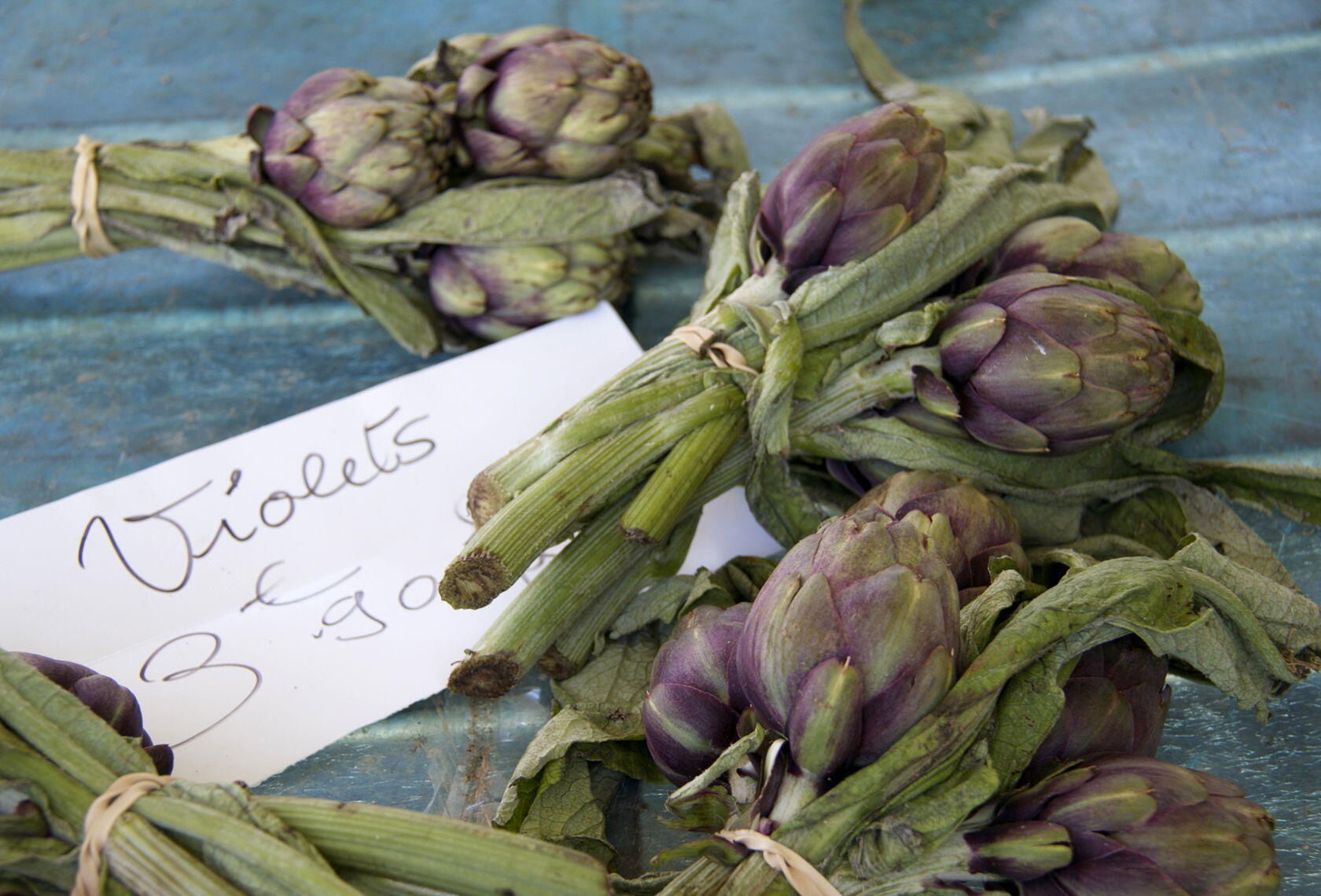 Market artichokes barigoule