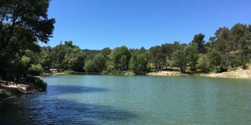 St Remy Picnic Lac Peiroou Provence