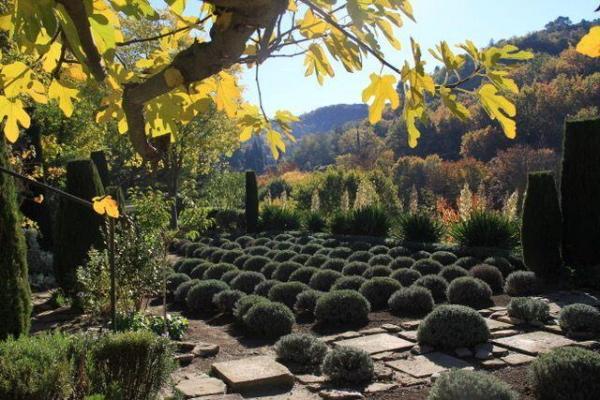 La Louve A Remarkable Garden And Green Oasis In Bonnieux Perfectly la-louve-a-remarkable-garden-and-green-oasis-in-bonnieux-perfectly
