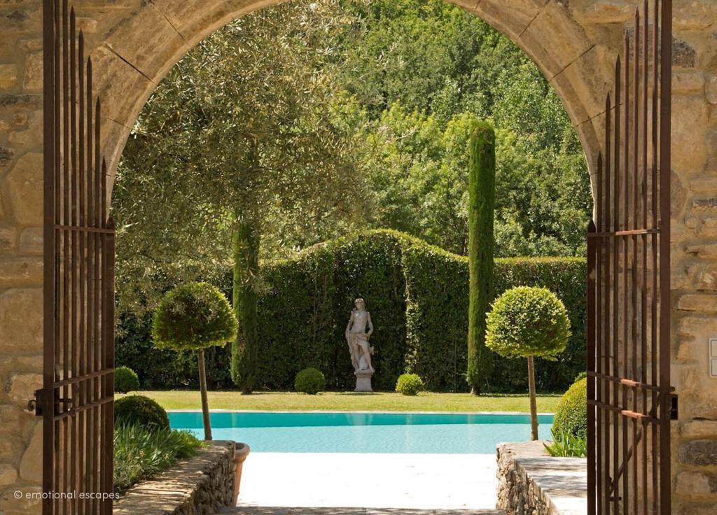 Courtyard Holiday Rentals Provence Emotional Escapes