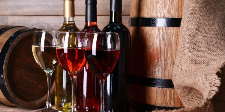 wine bottle and glasses Vignobles St Tropez Helicopter Visit