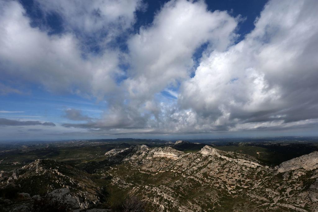 Lumières des Alpilles JF Galeron Mountain Ridges