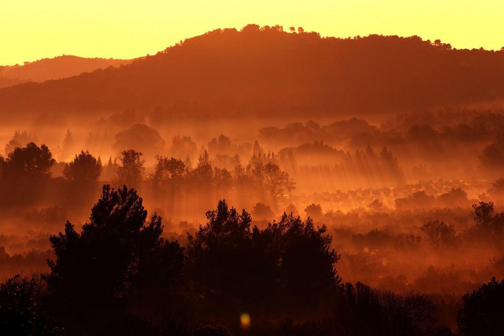 Lumières des Alpilles JF Galeron Mountains