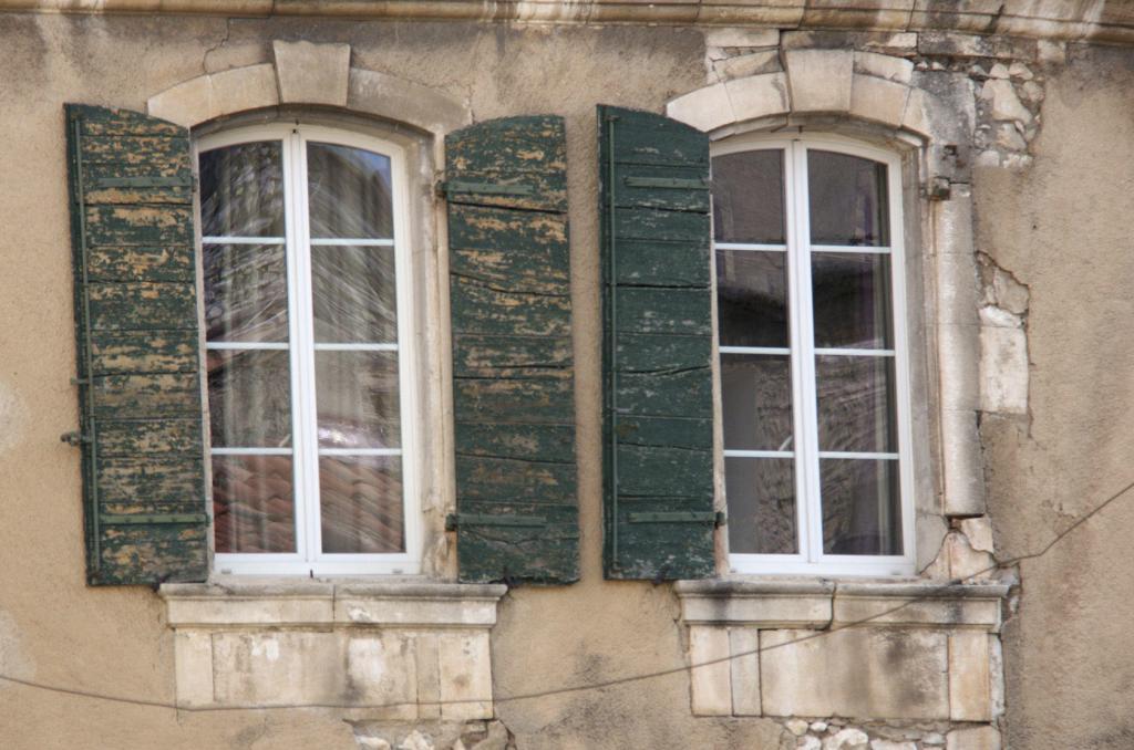 Discover Orgon Village Alpilles Windows