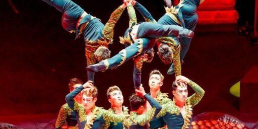 Festival International du Cirque de Monte-Carlo troupe-acrobatique-de-shanghai-numero-dequilibristes